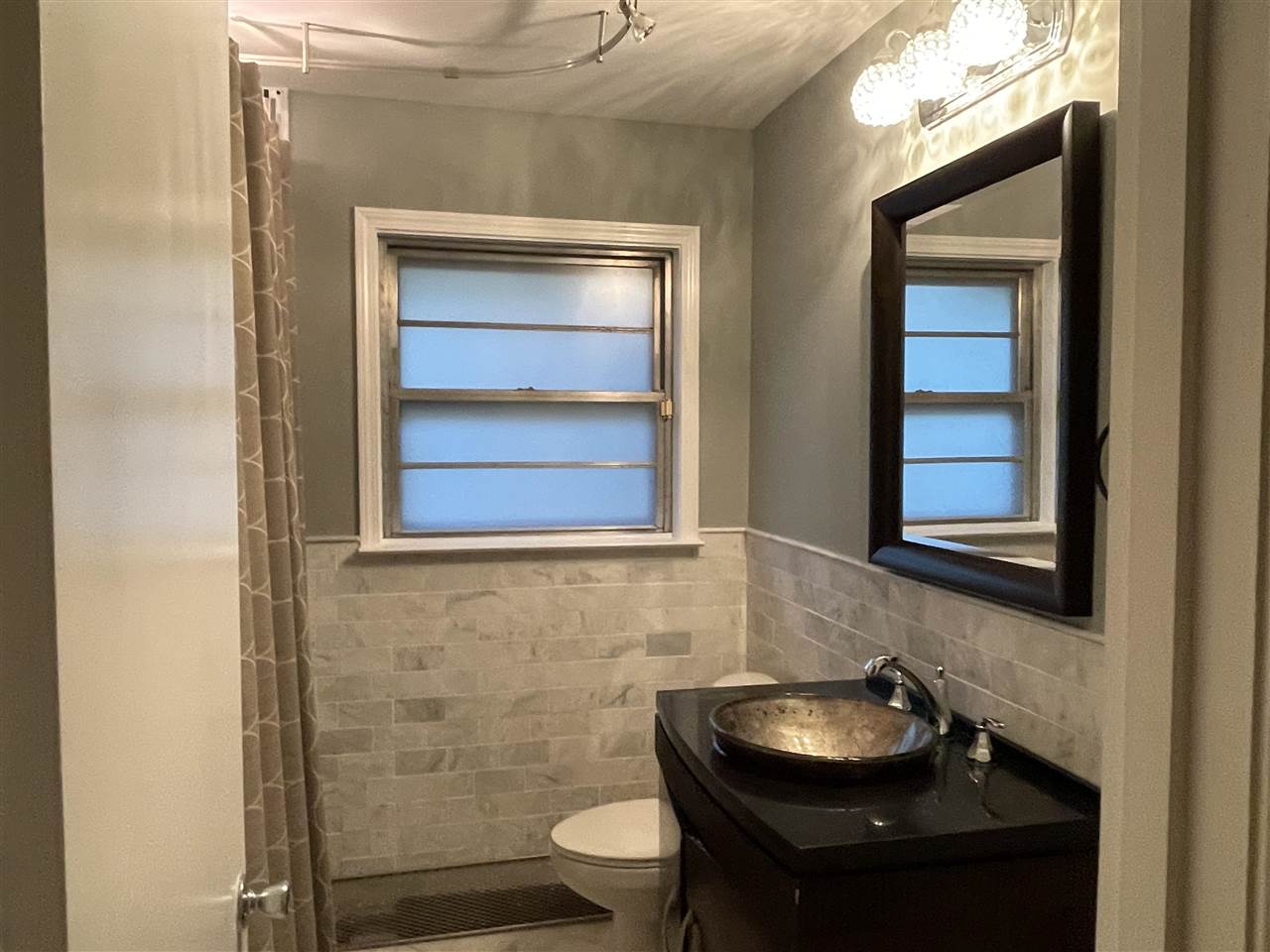 4294 Chickasaw Road Memphis, TN 38117 - Photo 8 of 15 a bathroom with a sink and a mirror