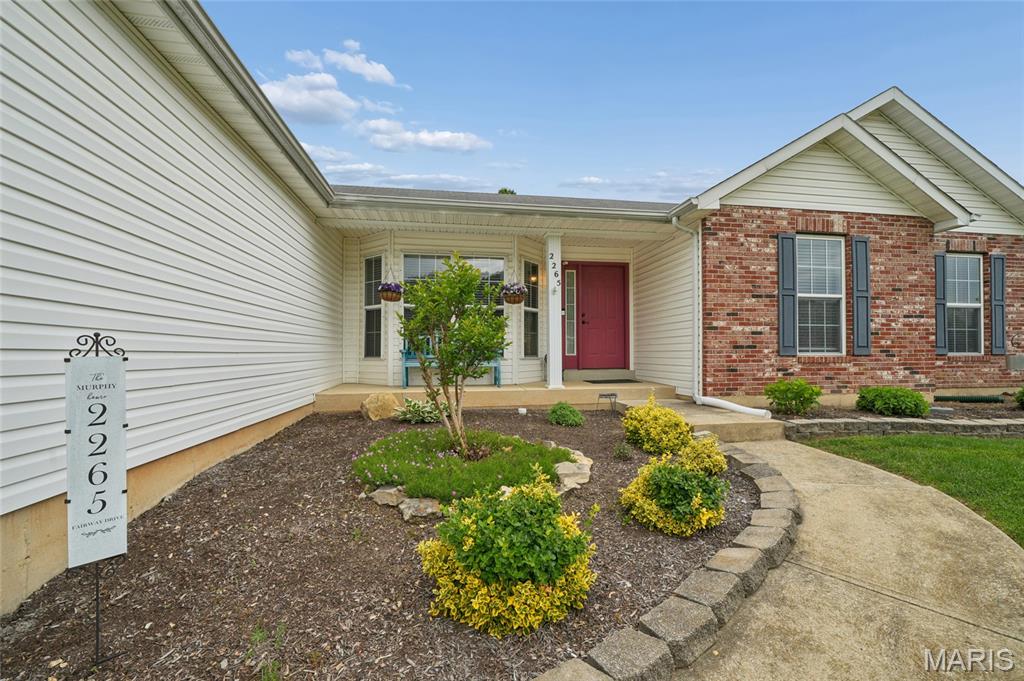 2265 Fairway High Ridge, MO 63049 - Photo 2 of 23