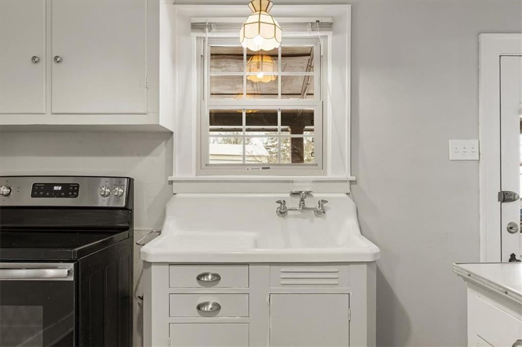 2816 Middletown Road Pittsburgh, PA 15204 - Photo 12 of 35 Gallery Image 12