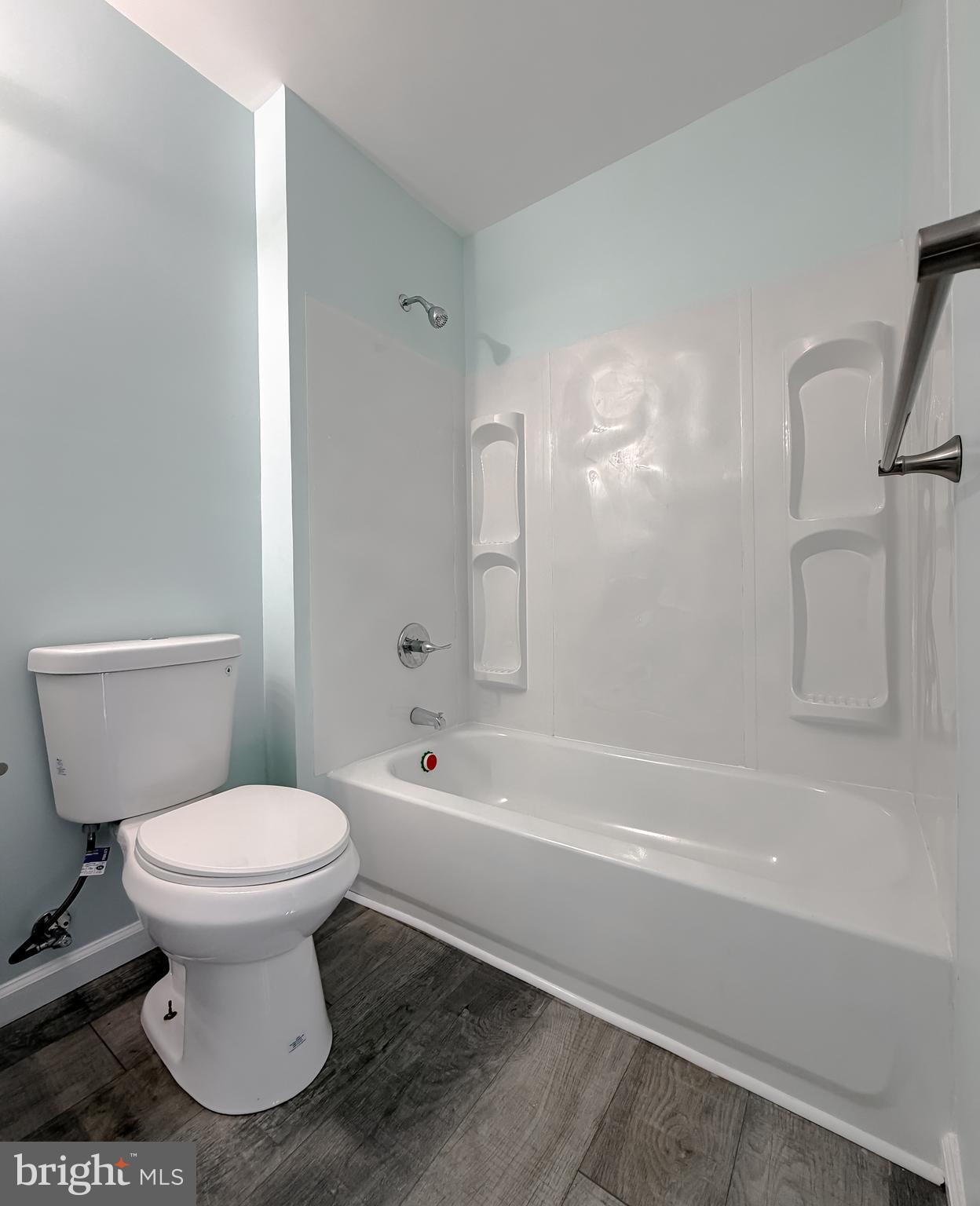 470 Sollers Wharf Road Lusby, MD 20657 - Photo 17 of 43 a bathroom with a toilet and a bathtub