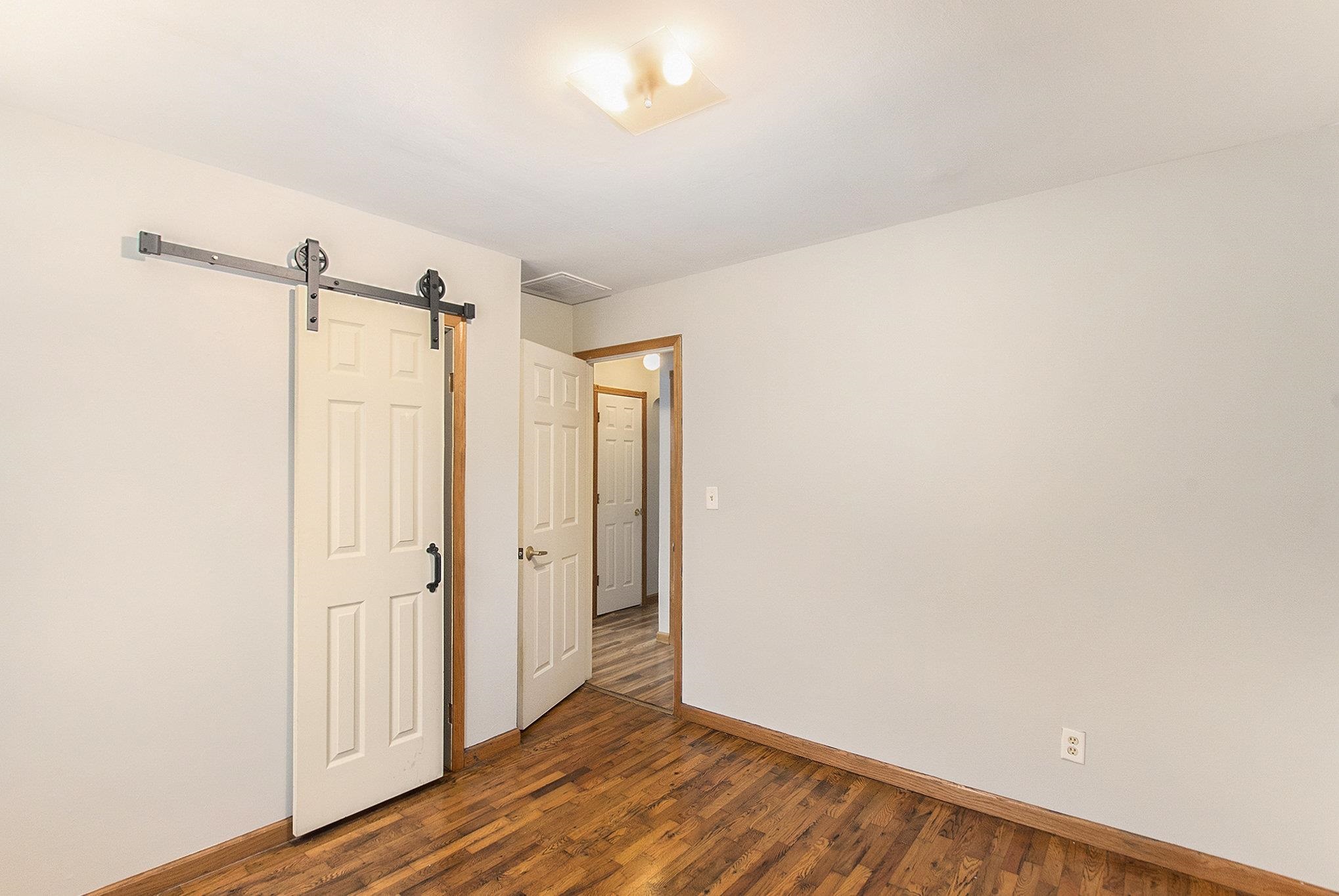 4503 North Vassar Road Flint, MI 48506 - Photo 17 of 31 50165913-5e8925ee-fd4b-4cec-ae6a-8df3c8f94a4a.JPG