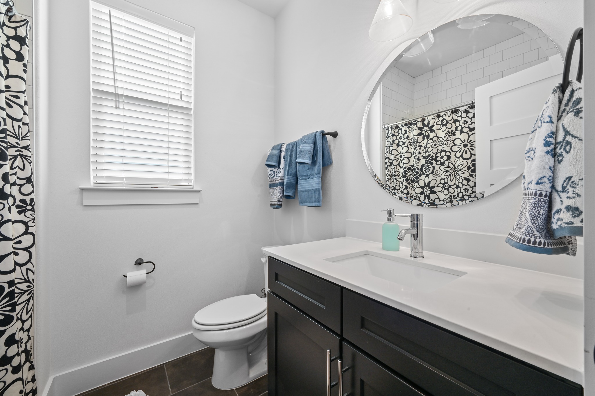 1405 Casey Street, Unit B Austin, TX 78704 - Photo 17 of 28 Full bath featuring curtained shower, vanity, and dark tile patterned flooring