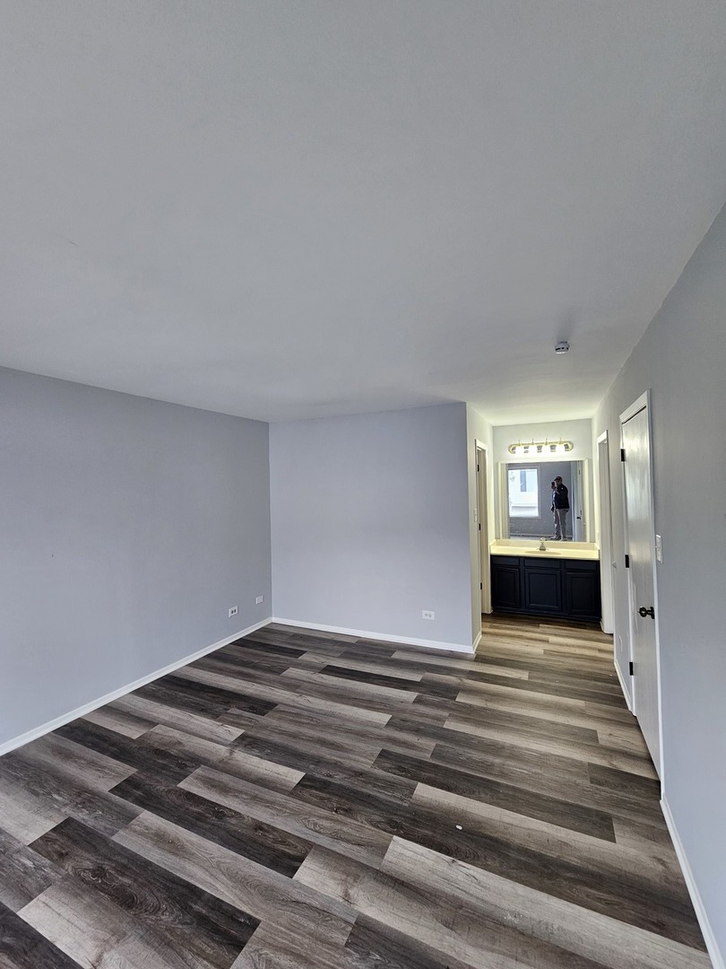 61 Red Barn Road, Unit 1 Matteson, IL 60443 - Photo 7 of 13 a view of a hallway with a white walls