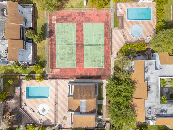 $285,000 | 1735 West 60th Street, Unit M307, Hialeah, FL 33012