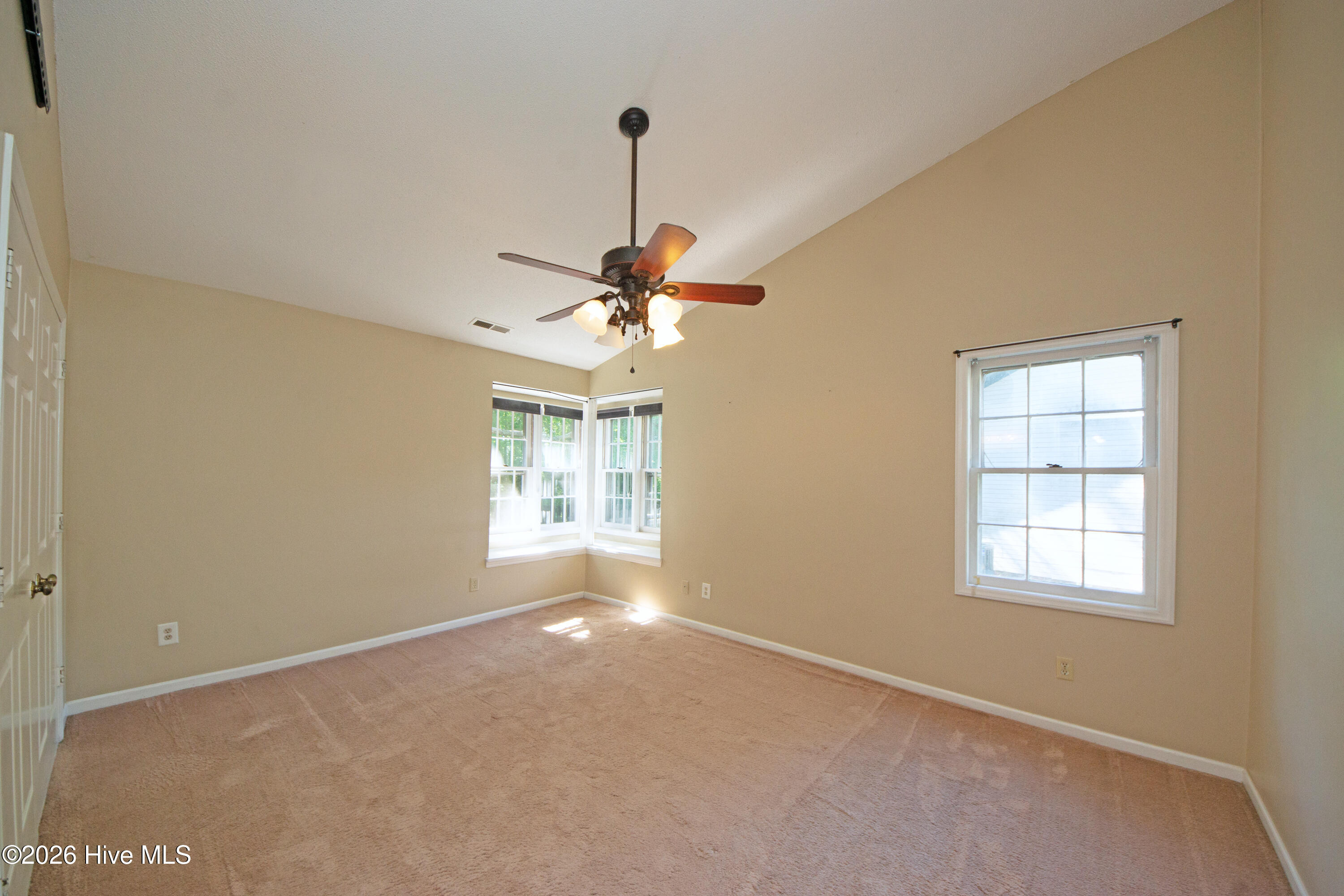 186 Raintree Circle Jacksonville, NC 28540 - Photo 18 of 30 Primary Bedroom