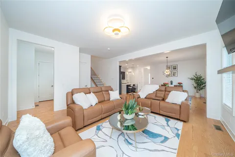 $1,750,000 | 4 Wright Drive, Chappaqua, NY 10514