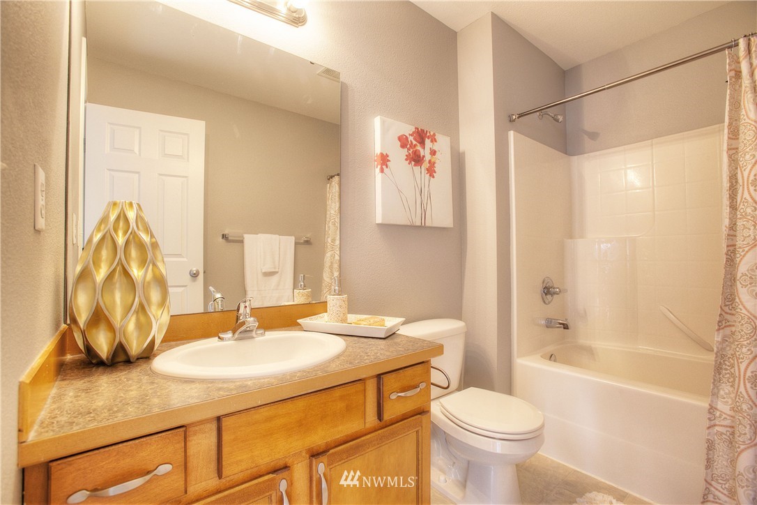 515 Harrison Street Sumner, WA 98390 - Photo 17 of 25 a bathroom with a sink toilet and shower