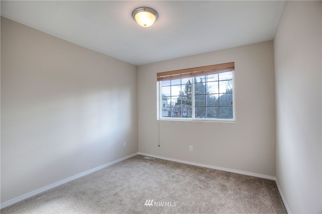 515 Harrison Street Sumner, WA 98390 - Photo 18 of 25 an empty room with a window