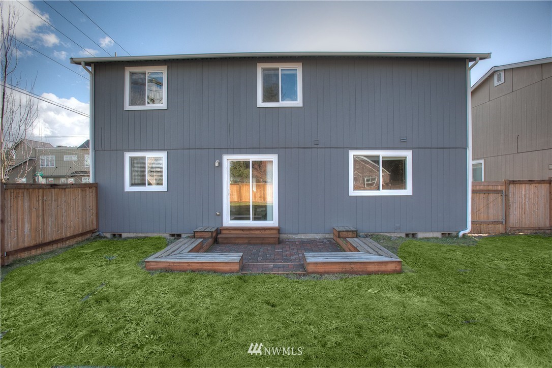 515 Harrison Street Sumner, WA 98390 - Photo 25 of 25 a front view of a house with garden