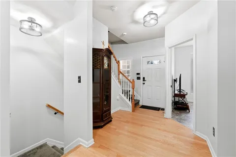 a view of entryway with livingroom