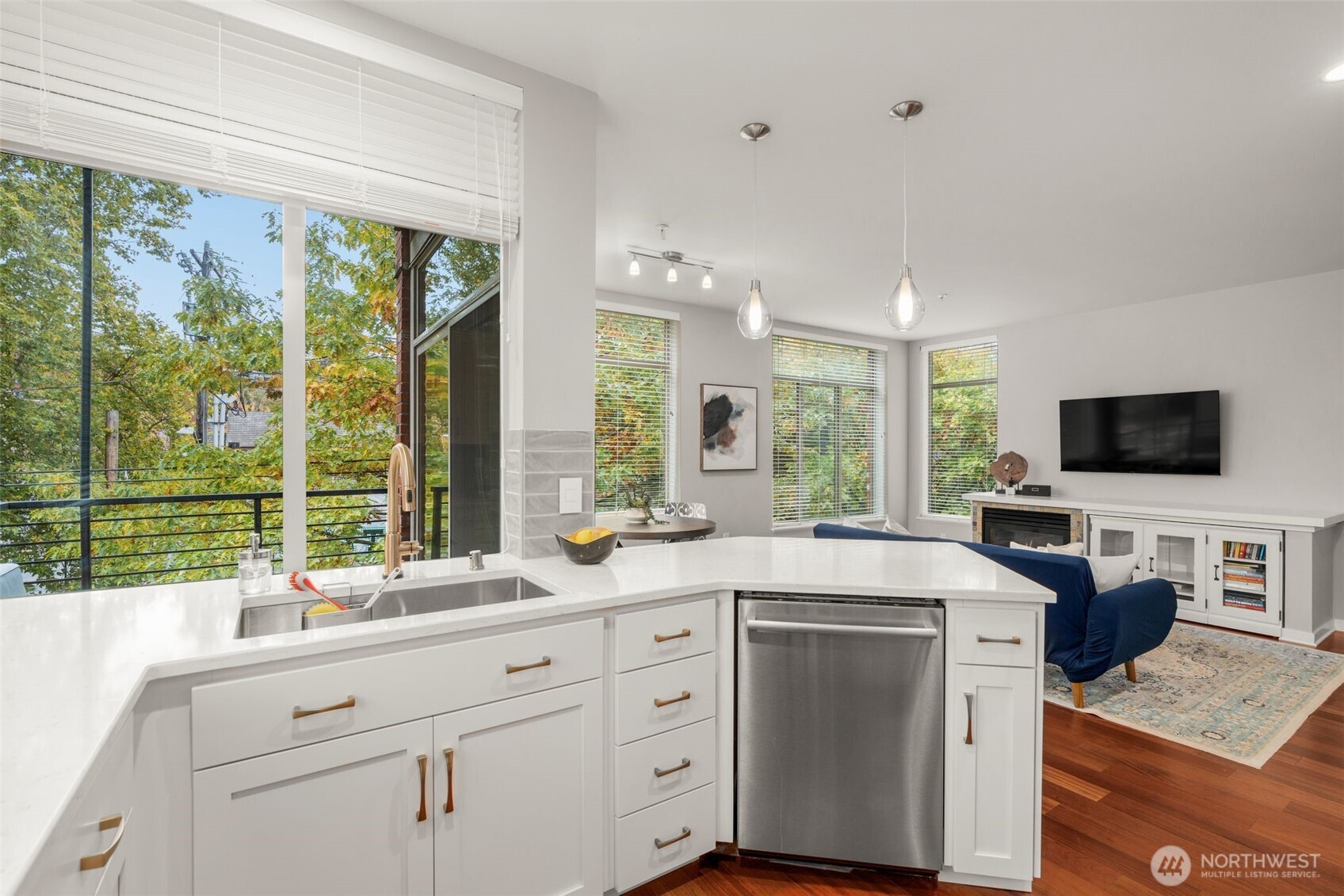 200 West Comstock Street, Unit 303 Seattle, WA 98119 - Photo 11 of 21