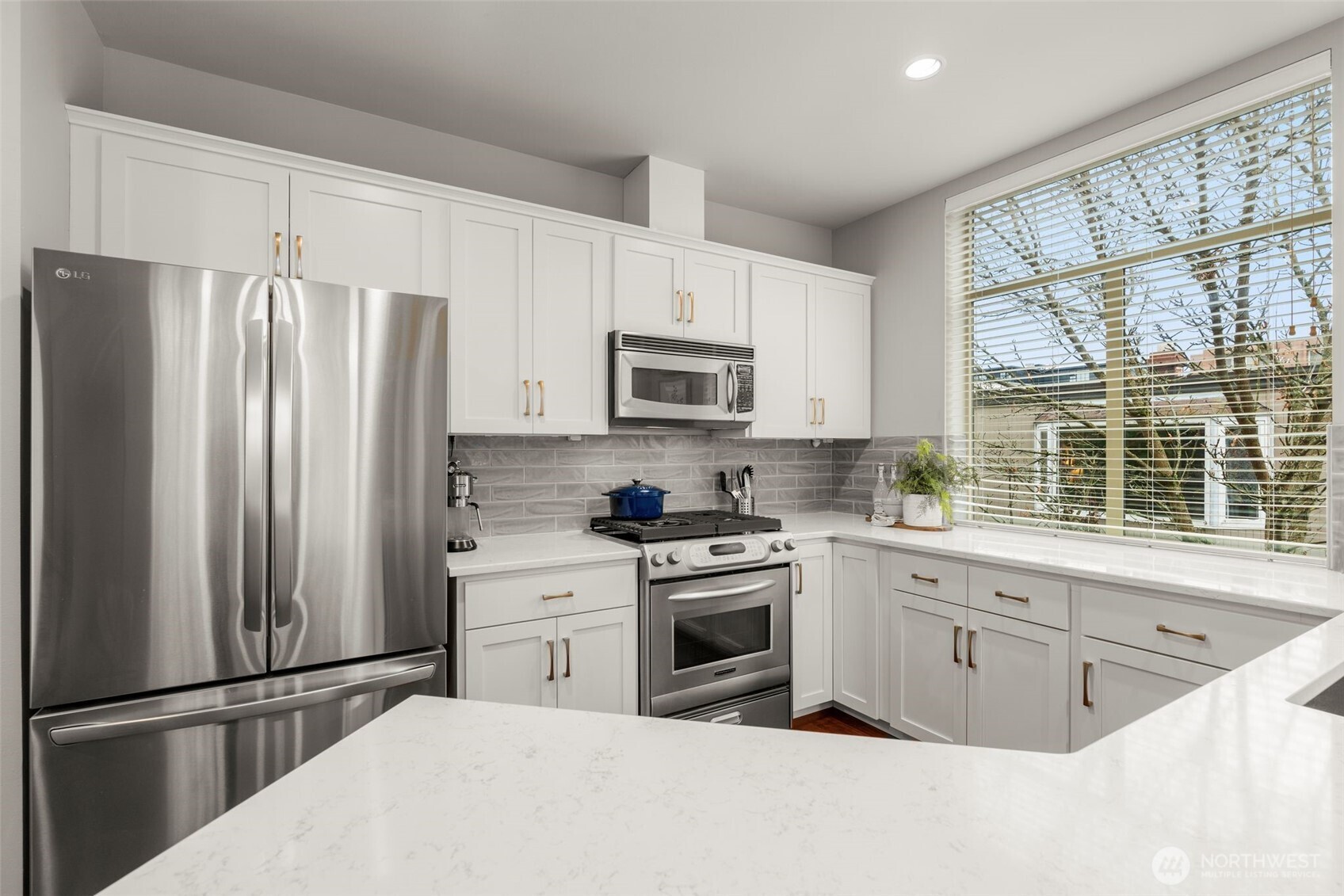 200 West Comstock Street, Unit 303 Seattle, WA 98119 - Photo 9 of 21