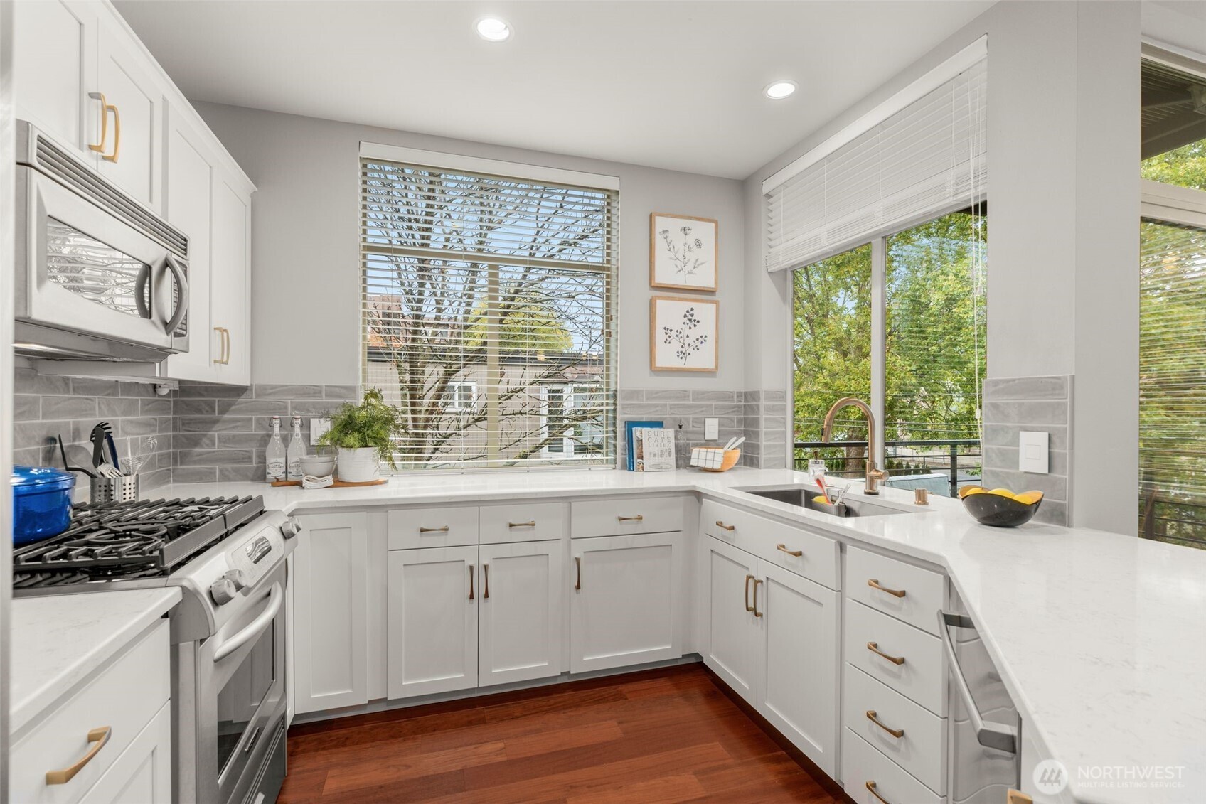 200 West Comstock Street, Unit 303 Seattle, WA 98119 - Photo 10 of 21