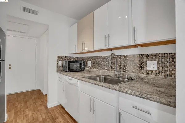 $2,000 | 490 North Civic Drive, Unit 409, Walnut Creek, CA 94596