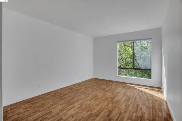 $2,000 | 490 North Civic Drive, Unit 409, Walnut Creek, CA 94596