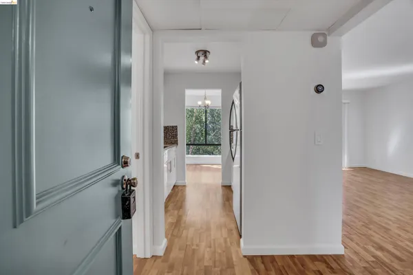 $2,000 | 490 North Civic Drive, Unit 409, Walnut Creek, CA 94596