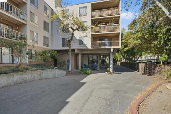 $2,000 | 490 North Civic Drive, Unit 409, Walnut Creek, CA 94596