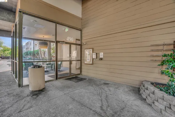 $2,000 | 490 North Civic Drive, Unit 409, Walnut Creek, CA 94596