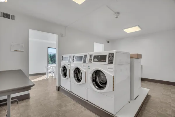 $2,000 | 490 North Civic Drive, Unit 409, Walnut Creek, CA 94596