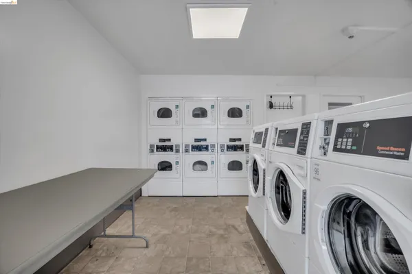 $2,000 | 490 North Civic Drive, Unit 409, Walnut Creek, CA 94596