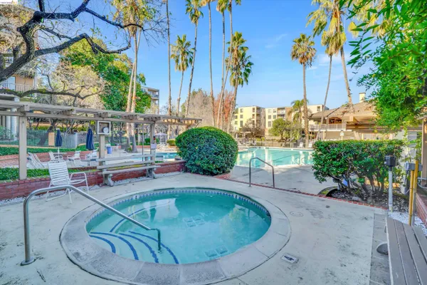 $2,000 | 490 North Civic Drive, Unit 409, Walnut Creek, CA 94596