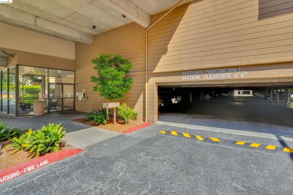 $2,000 | 490 North Civic Drive, Unit 409, Walnut Creek, CA 94596