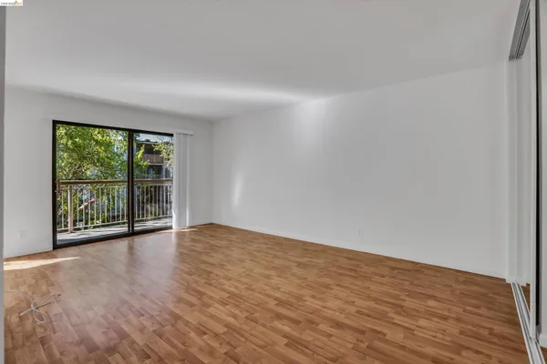 $2,000 | 490 North Civic Drive, Unit 409, Walnut Creek, CA 94596