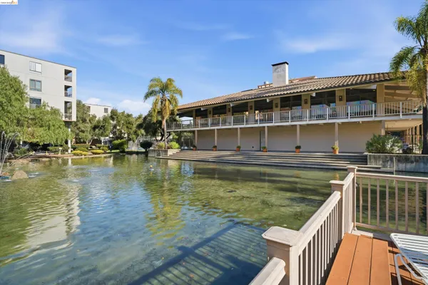 $2,000 | 490 North Civic Drive, Unit 409, Walnut Creek, CA 94596