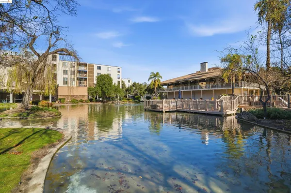 $2,000 | 490 North Civic Drive, Unit 409, Walnut Creek, CA 94596