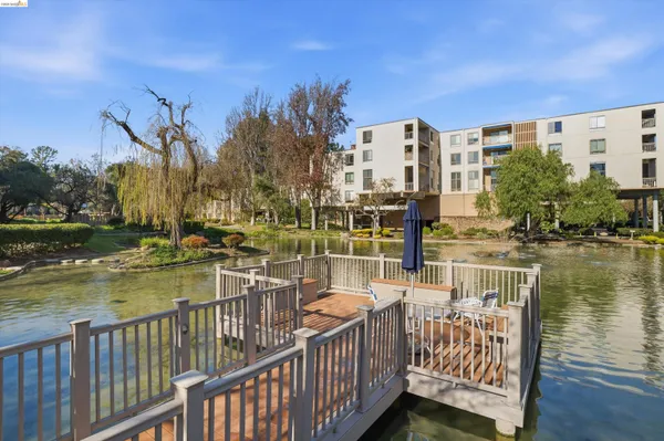 $2,000 | 490 North Civic Drive, Unit 409, Walnut Creek, CA 94596