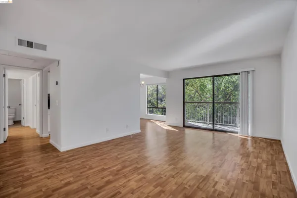 $2,000 | 490 North Civic Drive, Unit 409, Walnut Creek, CA 94596