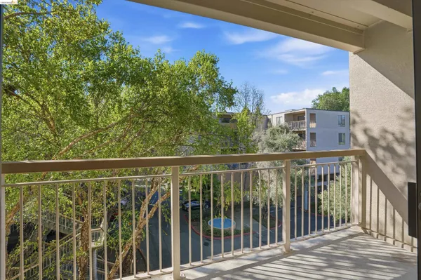 $2,000 | 490 North Civic Drive, Unit 409, Walnut Creek, CA 94596