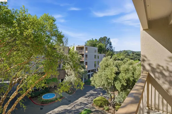 $2,000 | 490 North Civic Drive, Unit 409, Walnut Creek, CA 94596