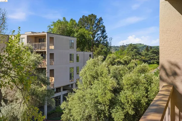 $2,000 | 490 North Civic Drive, Unit 409, Walnut Creek, CA 94596