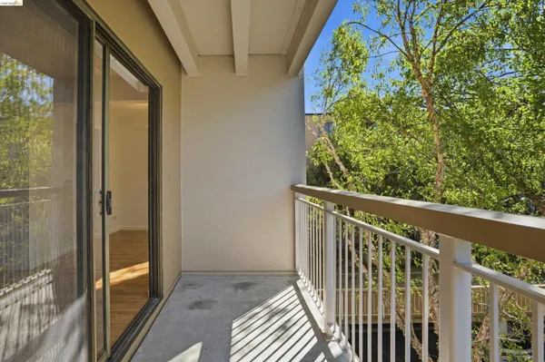 $2,000 | 490 North Civic Drive, Unit 409, Walnut Creek, CA 94596