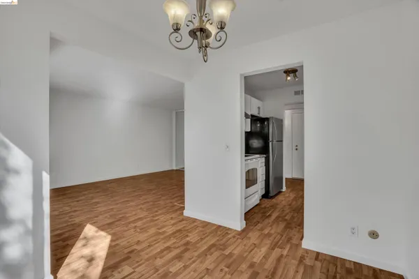 $2,000 | 490 North Civic Drive, Unit 409, Walnut Creek, CA 94596