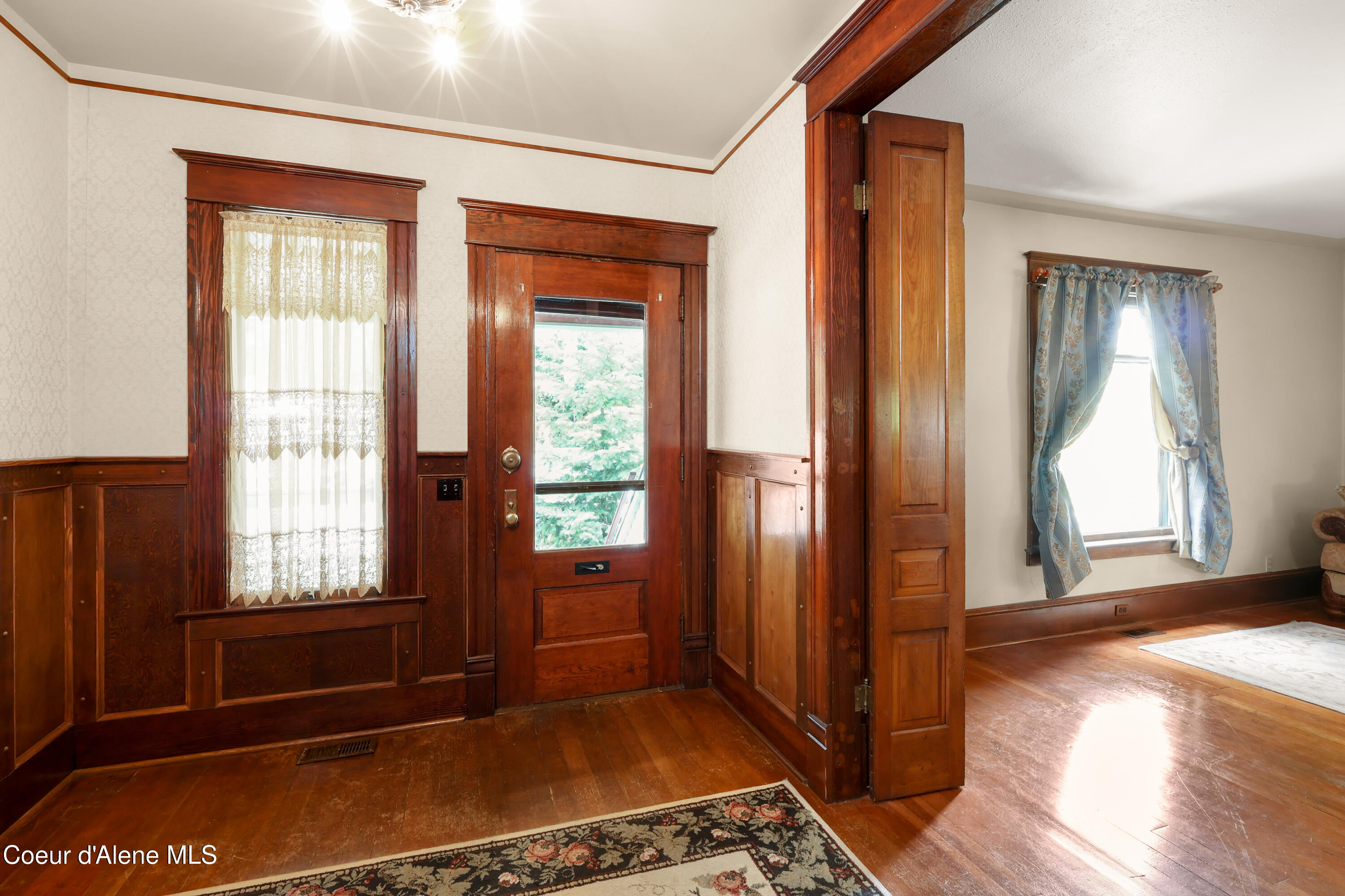 211 2nd Street Wallace, ID 83873 - Photo 4 of 26 Foyer