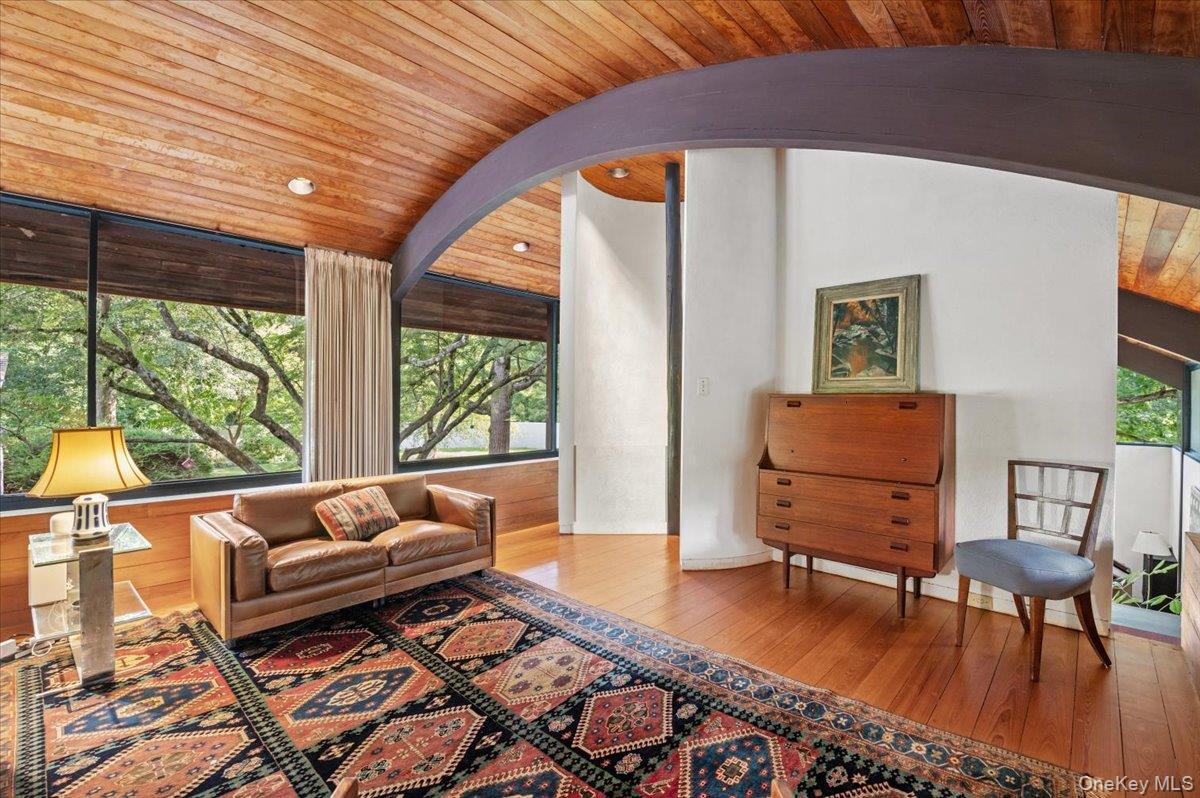 347 Duck Pond Road Locust Valley, NY 11560 - Photo 19 of 49 Gallery Image 19