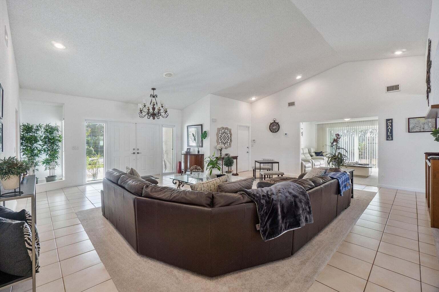561 Southwest 15th Street Boca Raton, FL 33432 - Photo 5 of 25 20230608185338174943000000-o