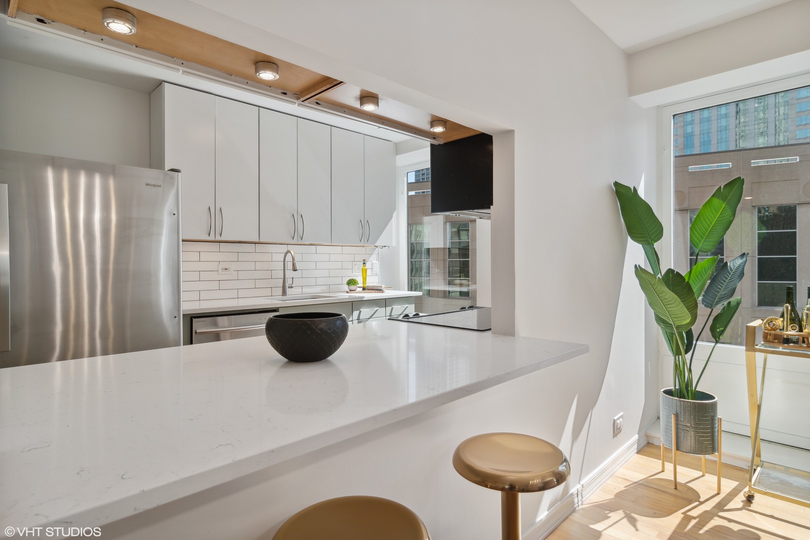 40 East Delaware Place, Unit 1602 Chicago, IL 60611 - Photo 10 of 27 a kitchen with a table and chairs