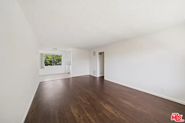 $1,995 | 2038 South Holt Avenue, Unit 16, Los Angeles, CA 90034