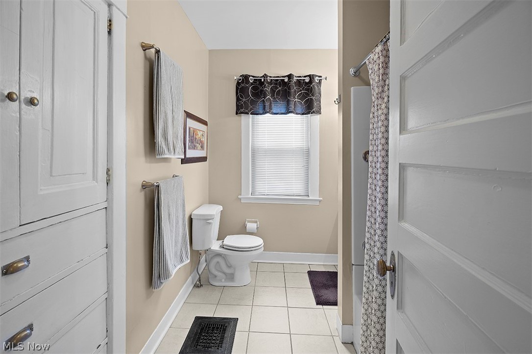 2082 Murray Hill Road Cleveland, OH 44106 - Photo 22 of 35