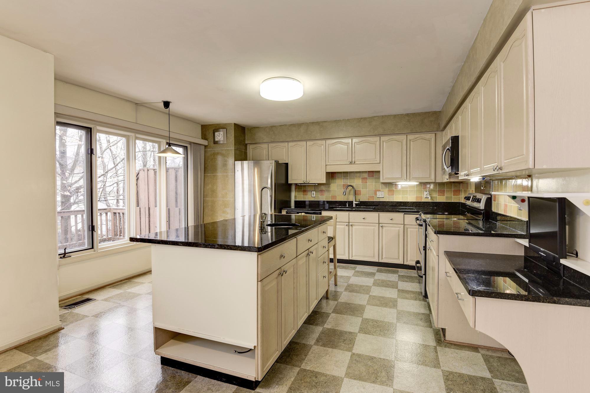 7214 Hidden Ridge Court Springfield, VA 22152 - Photo 7 of 44 Gallery Image 7