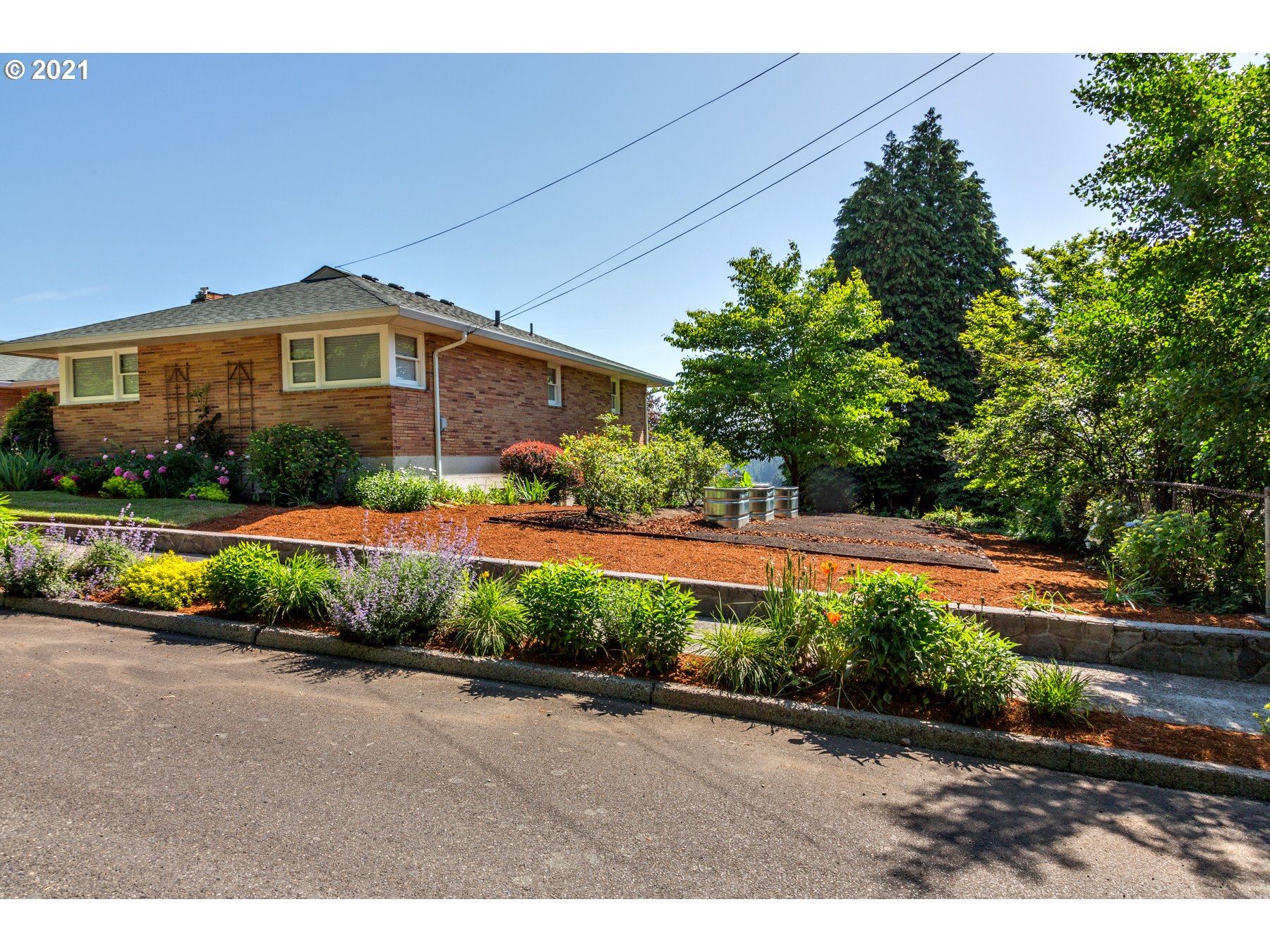 2020 Northwest Couch Street Camas, WA 98607 - Photo 3 of 31 Gallery Image 3