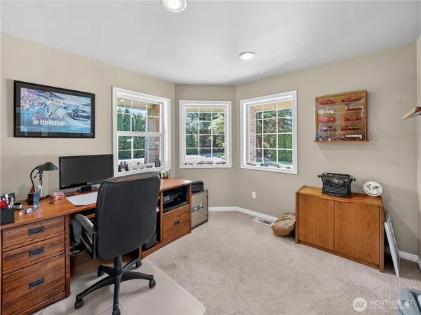 $1,100,000 | 26224 Southeast 425th Street, Enumclaw, WA 98022