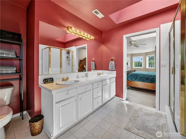 $1,100,000 | 26224 Southeast 425th Street, Enumclaw, WA 98022
