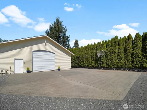 $1,100,000 | 26224 Southeast 425th Street, Enumclaw, WA 98022