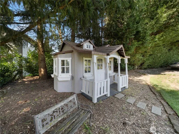 $1,100,000 | 26224 Southeast 425th Street, Enumclaw, WA 98022