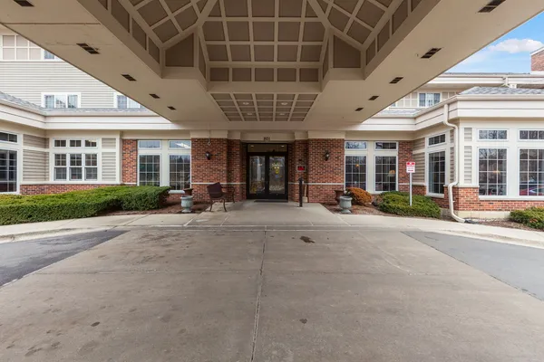 $115,000 | 801 North McLean Boulevard, Unit 222, Elgin, IL 60123