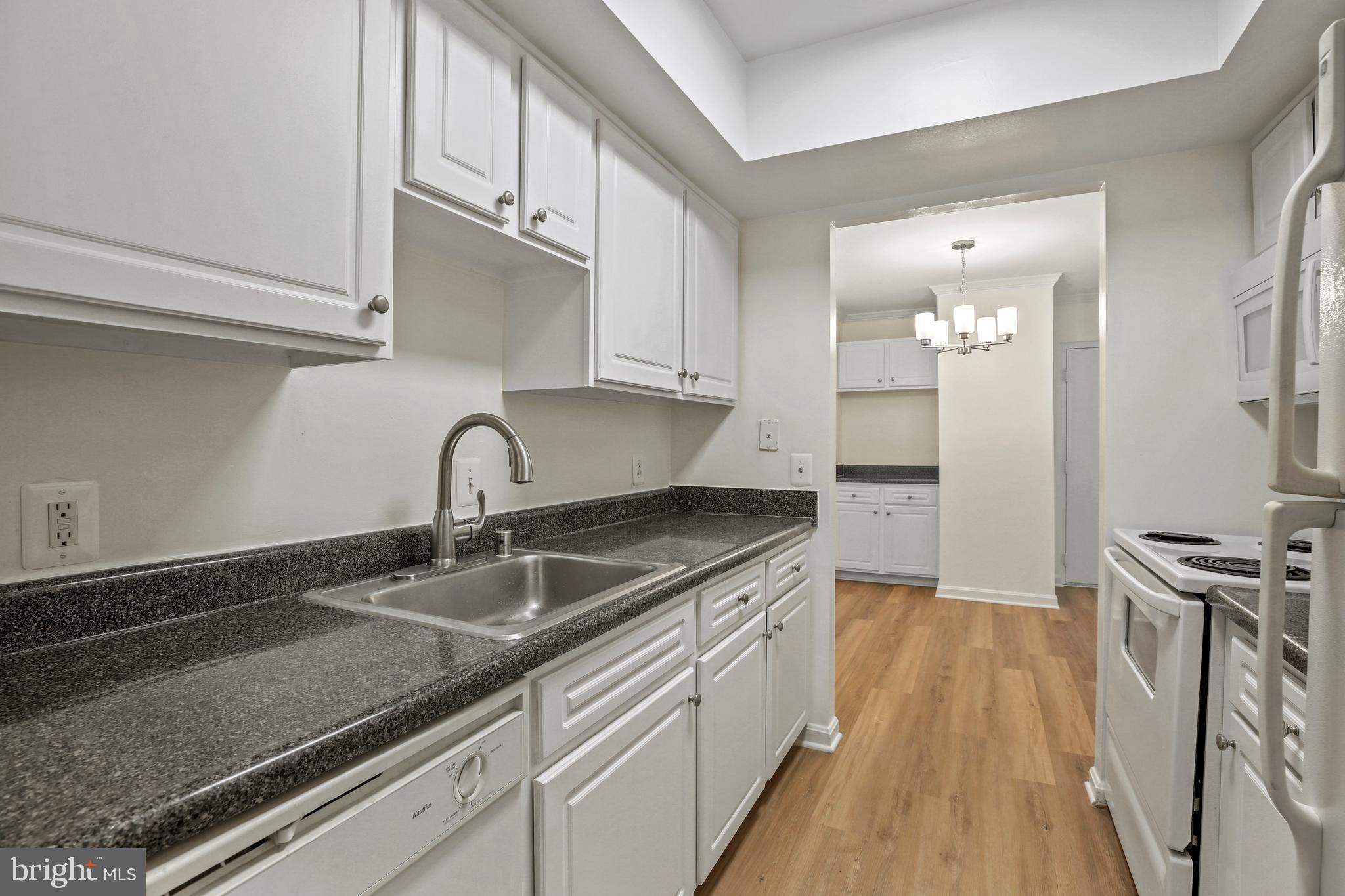 18302 Streamside Drive, Unit 101 Gaithersburg, MD 20879 - Photo 15 of 57